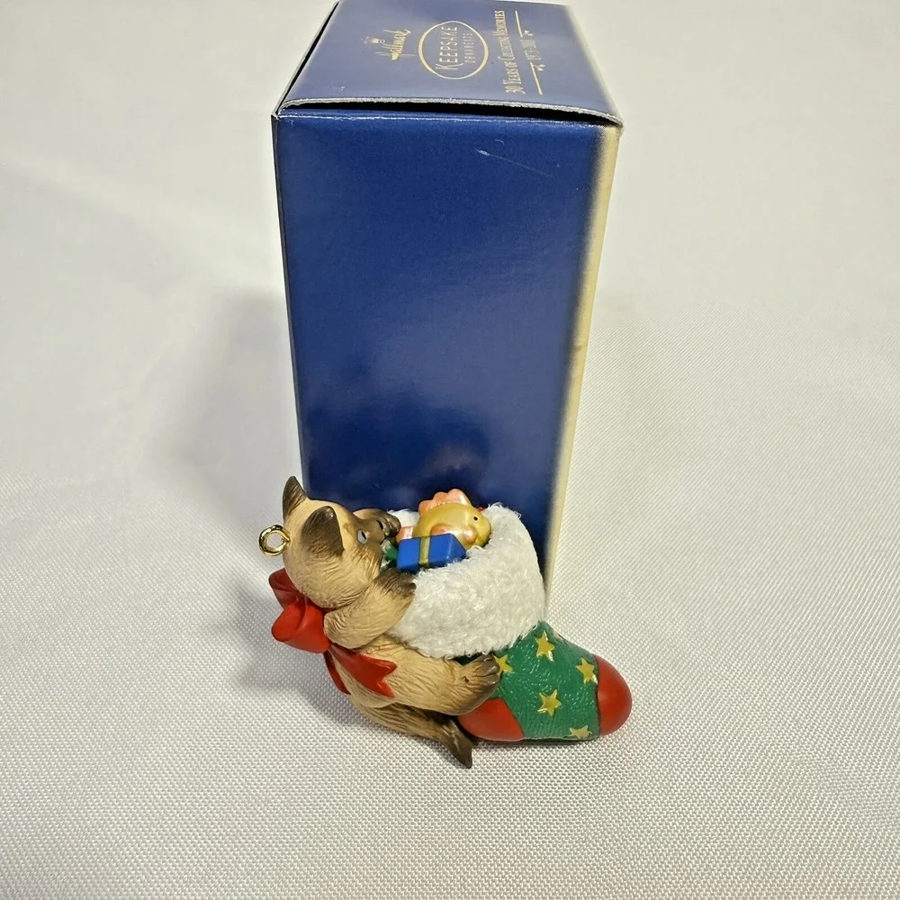 Hallmark Mischievous Kittens 5th In Series Ornament‎ 2003 Brown Kitten Stocking